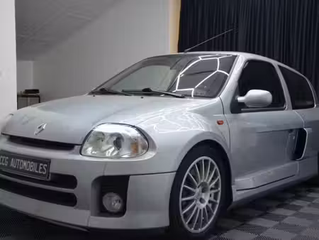 Renault Clio V6 3.0 230