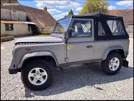 Land Rover Defender 2.0 122
