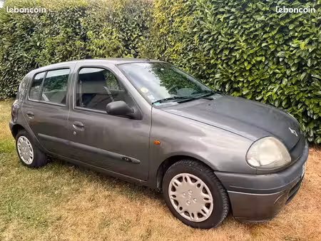 Renault Clio 75