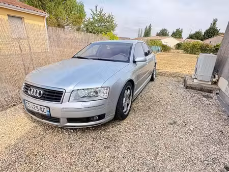 Audi A8 V8 4.2 335 quattro