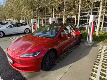 Tesla Model 3 275