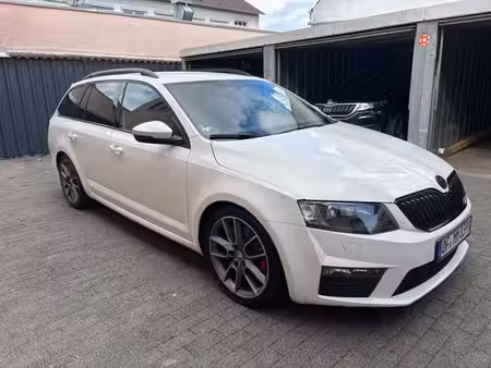 Škoda Octavia RS 2.0 TSI 220
