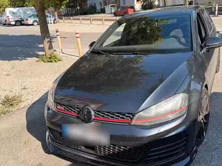 Volkswagen Golf GTI 2.0 TSI 230 Performance