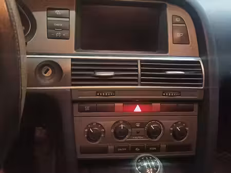 Audi A6 V6 2.4 177