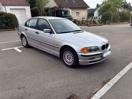 BMW Série 3 318i 1.9 118