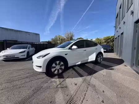 Tesla Model Y Standard 300