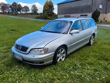 Opel Omega Break 2.5 150 Design Edition