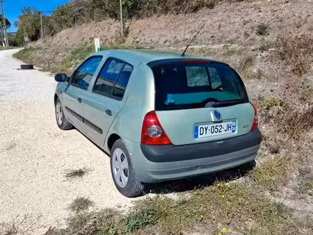 Renault Clio 75