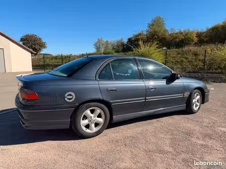 Opel Omega V6 3.0 210