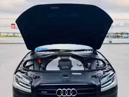 Audi A8 quattro
