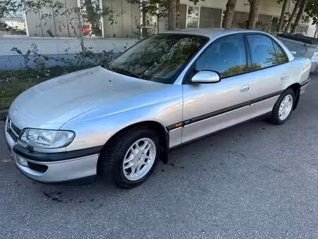 Opel Omega 2.0 136