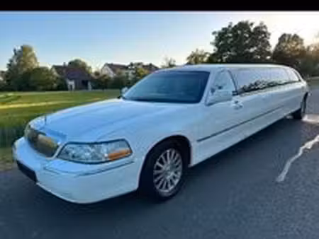 Lincoln Town Car 