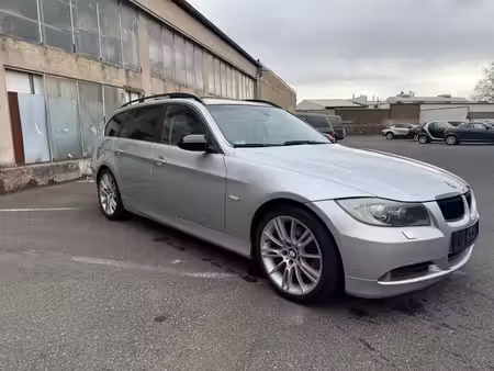 BMW Série 3 325i 218