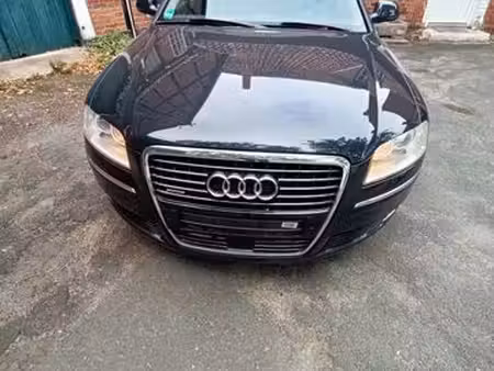 Audi A8 quattro