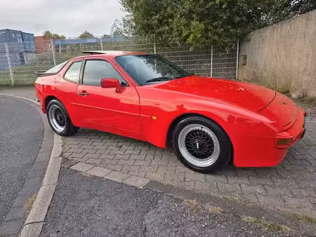 Porsche 944 