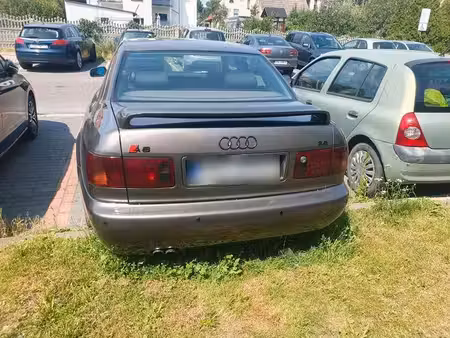 Audi A8 V6 2.8 174 quattro
