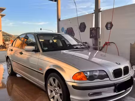 BMW Série 3 318i 1.9 118