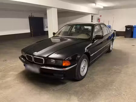 BMW Série 7 750i V8 5.4 326