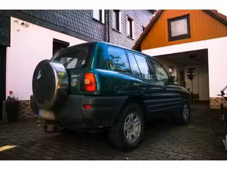 Toyota RAV4 2.0 128