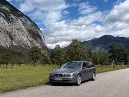 BMW Série 5 540i V8 4.4 286
