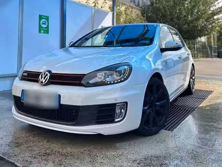 Volkswagen Golf GTI 2.0 TSI 210