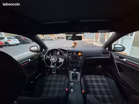 Volkswagen Golf GTI 2.0 TSI 220