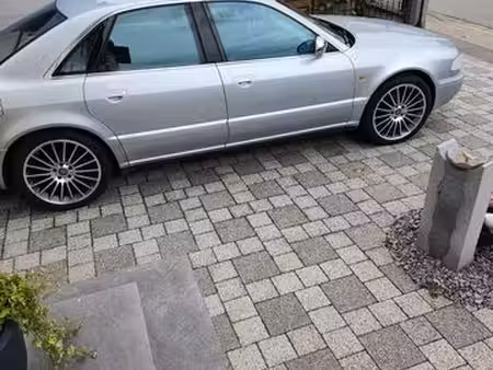 Audi A8 V8 4.2 quattro