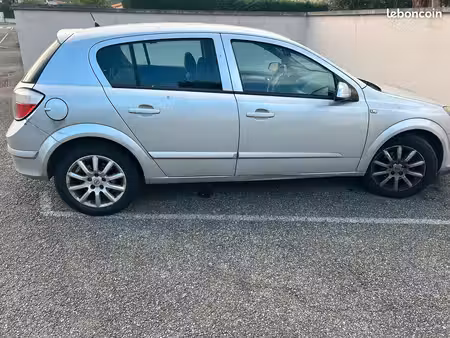 Opel Astra 1.2 90