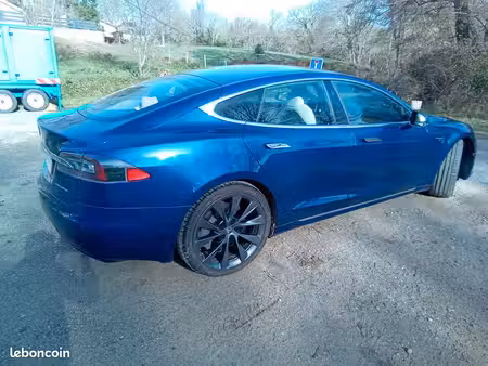 Tesla Model S 