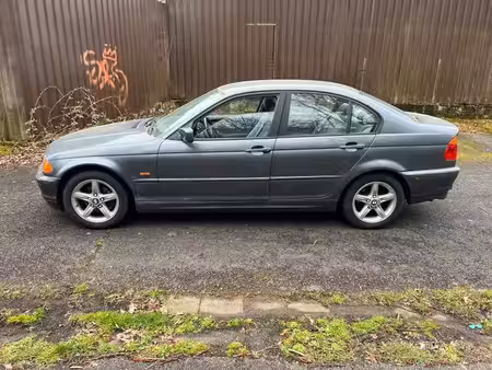 BMW Série 3 318i 2.0 105