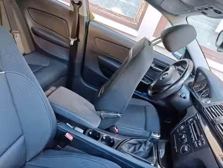 BMW Série 1 118i 2.0 143