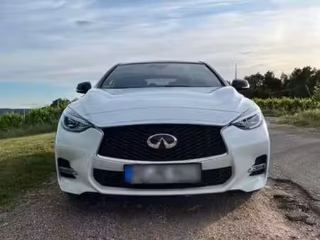 Infiniti Q30 2.1 170