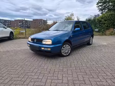Volkswagen Golf 75