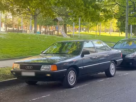 Audi 100 2.2