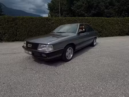 Audi 100 