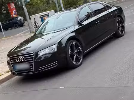 Audi A8 quattro