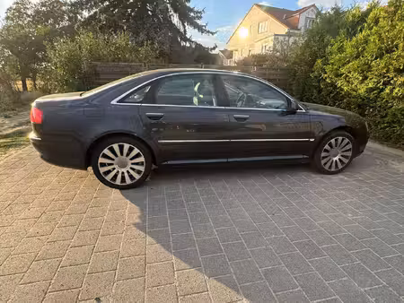 Audi A8 V8 4.2 quattro