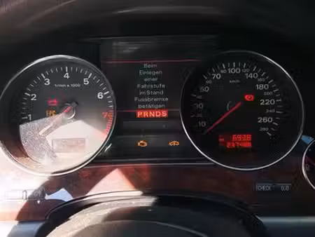 Audi A8 quattro
