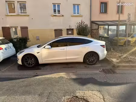 Tesla Model 3 275