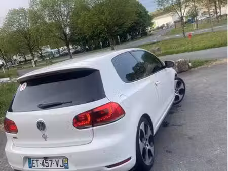 Volkswagen Golf GTI 2.0 TSI 210