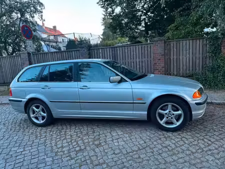 BMW Série 3 325i 143