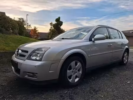 Opel Signum V6 3.2 211