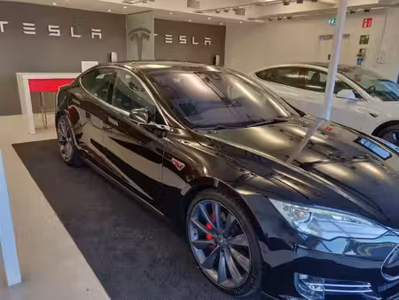 Tesla Model S Performance 700 4x4