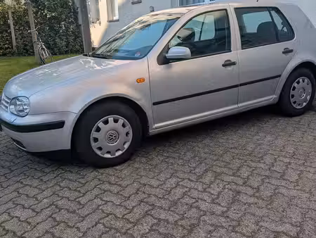Volkswagen Golf 1.6 105
