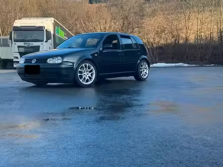 Volkswagen Golf 2.3 150