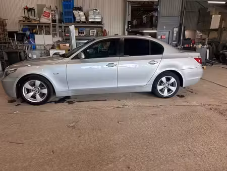 BMW Série 5 520i 2.2 170