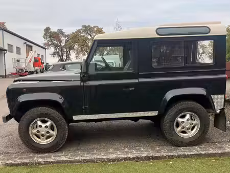 Land Rover Defender 2.5 TDI 122