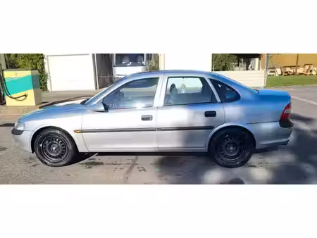 Opel Vectra 1.6 100