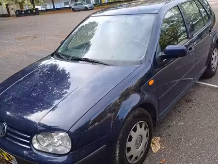 Volkswagen Golf 75