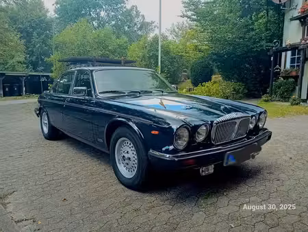 Daimler SIX 